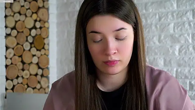 LowOncoming live sex cam