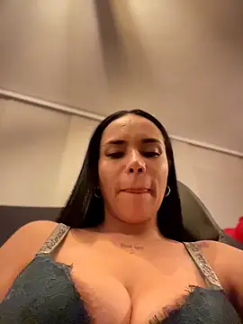 Naatalia live sex cam