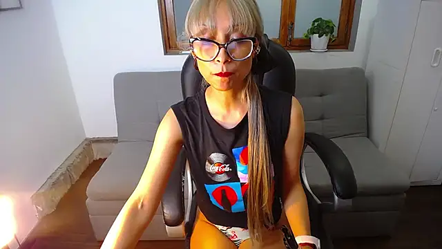 alexia_james_'s cam snapshot