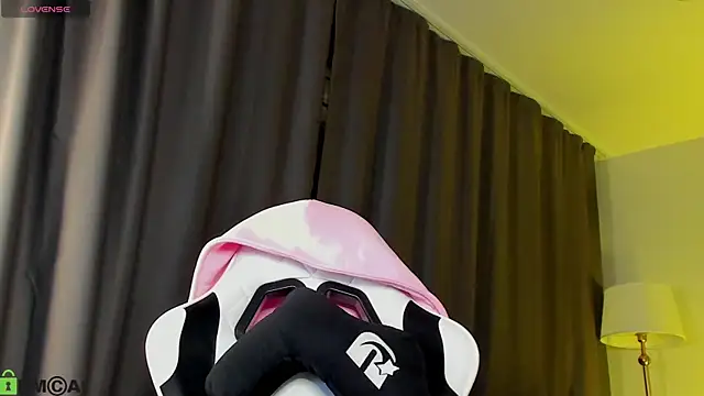 Melanie_Ryer's cam snapshot