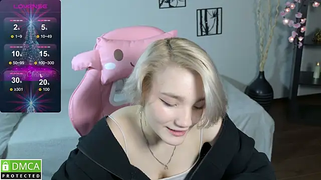 Megan_Lora's cam snapshot