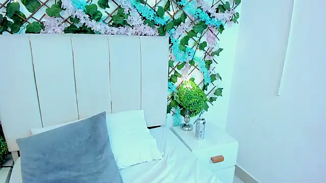 CharlotteBlossom's cam snapshot