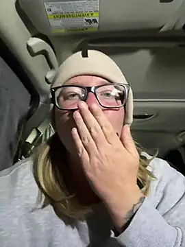 Lizzyloo's cam snapshot