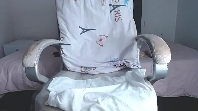 selena_yourmilf's cam snapshot