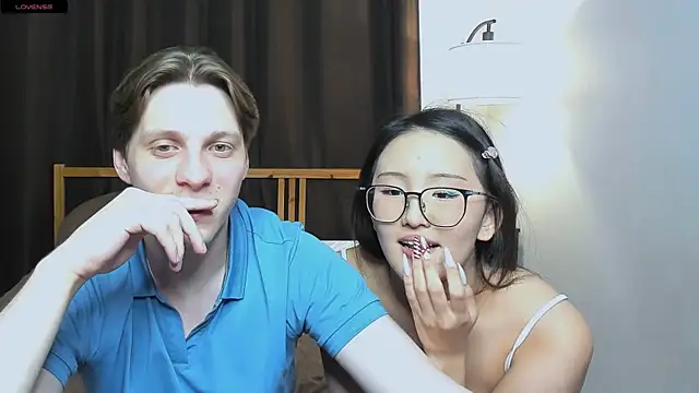 Blossomandbee's cam snapshot