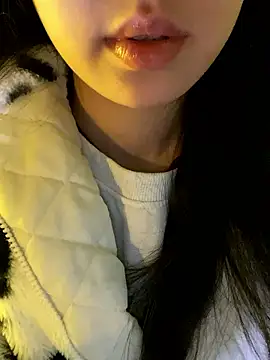 Uyennii02 live sex cam