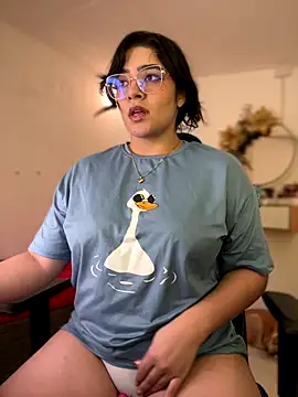 Lia_flowers's cam snapshot