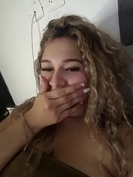 Sara_smiiith211's cam snapshot