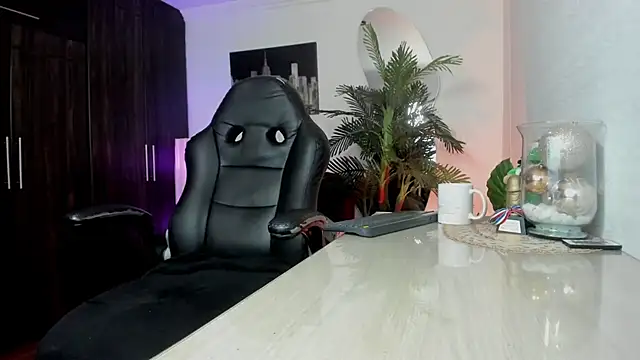 Amaia_Bushida live sex cam