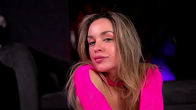 KatieCutieXo live sex cam