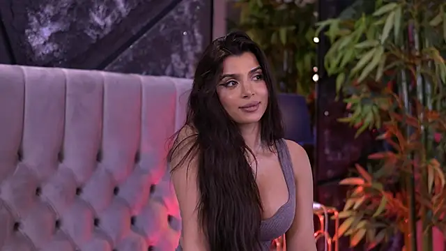 NicoleCellini live sex cam