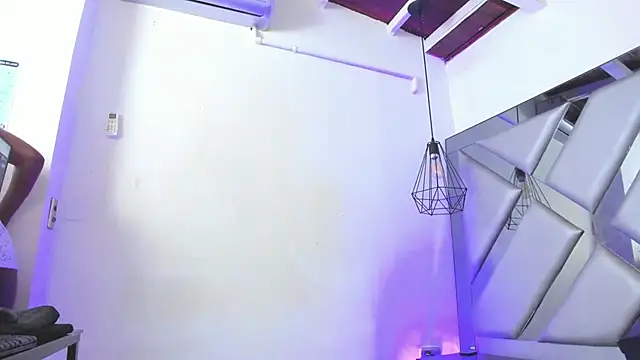 Lorenn_Hill's cam snapshot