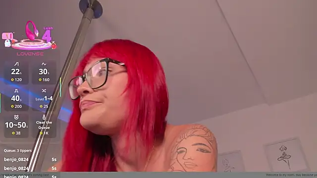 mae_lyra's cam snapshot