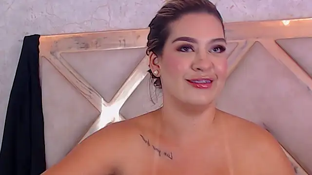 JoannaStanford live sex cam