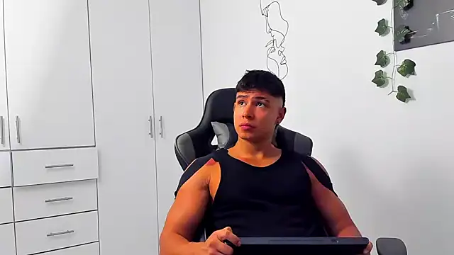 Bray_Kevin live sex cam