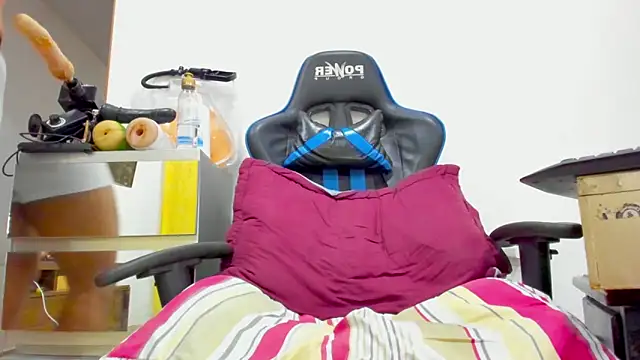 hugeeblackcock's cam snapshot