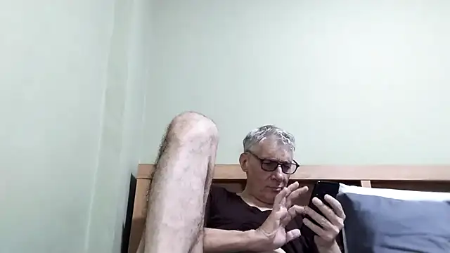 BIGUNCUTHARDCOCK live sex cam