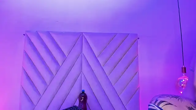 EmmaSwift_'s cam snapshot