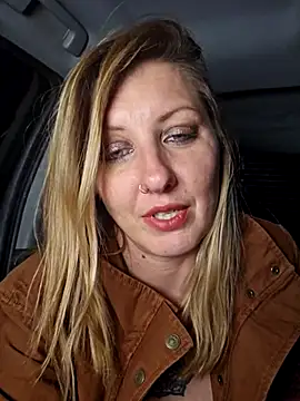 SheIsSomething live sex cam