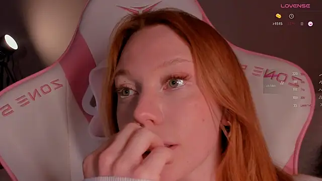 Elisahsthetics's cam snapshot