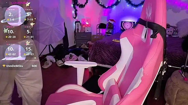 larah_uwu's cam snapshot