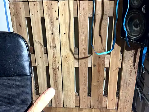 devote_schlampe00's cam snapshot