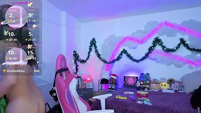 larah_uwu's cam snapshot