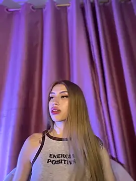 PrettyAshley_'s cam snapshot