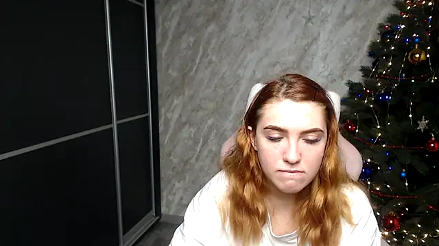 Reginasmilee live sex cam