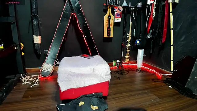 Mazmorra_PunishmentBDSM's cam snapshot