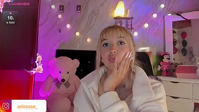 ariana_rosse__'s cam snapshot