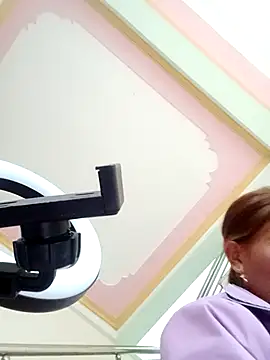 bella-la's cam snapshot