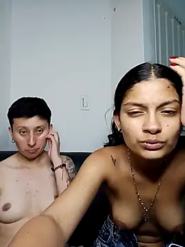 Mei_and_Gaby's cam snapshot