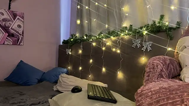 XtraHotX live sex cam