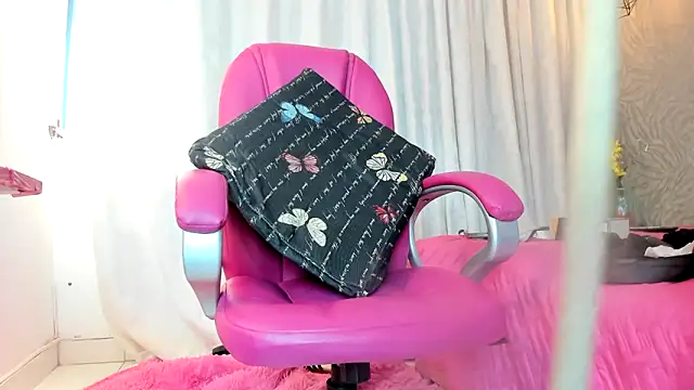 KOURTNEY-- live sex cam