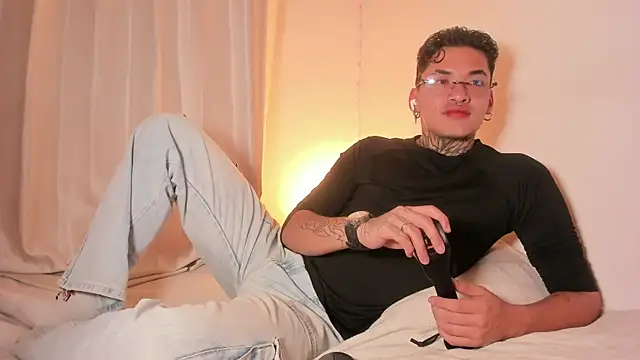 AlecBanne's cam snapshot