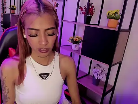 KarlaSlutSkinny__'s cam snapshot