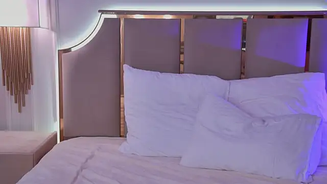 ArianaMell live sex cam