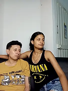 Mei_and_Gaby's cam snapshot