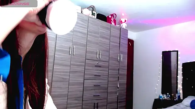 holy_juli's cam snapshot