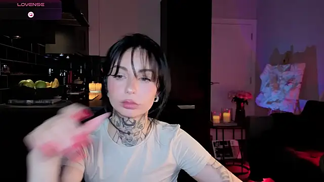 -_Alice's cam snapshot