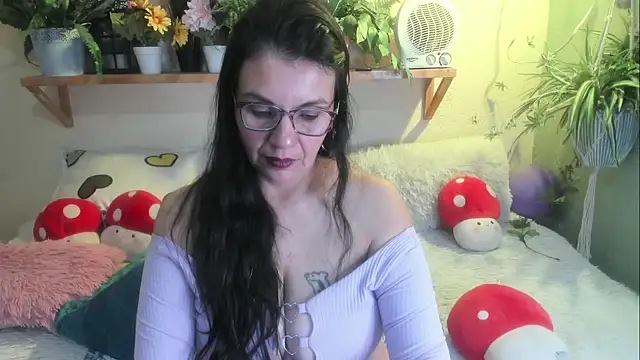 Milf_Fantassyy's cam snapshot