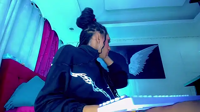 NahomiCamper live sex cam