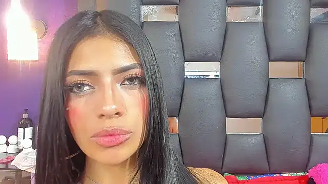 EMYCLARK01 live sex cam