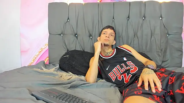 Straight_Guy22's cam snapshot