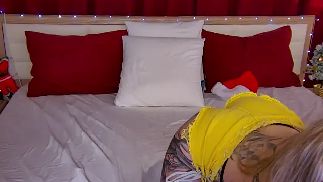 Lovely_Caroline's cam snapshot