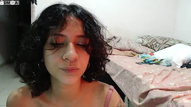 AlinaWoolf_ live sex cam