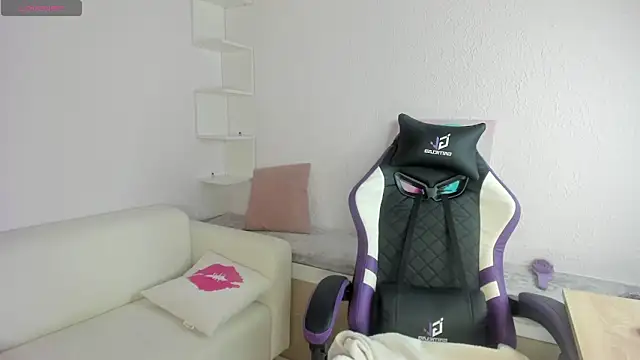 Ella_starrr__'s cam snapshot