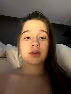 HornyGirlH live sex cam