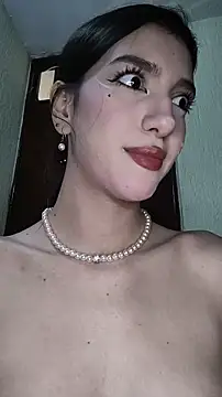 Emily-hottson's cam snapshot